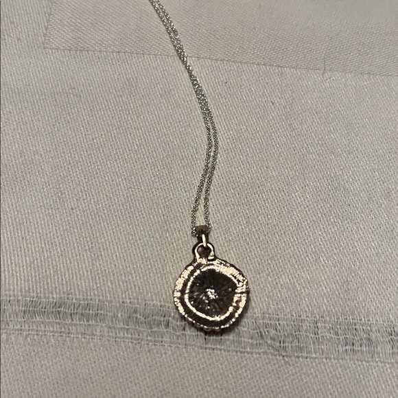 Elegant Silver Pendant Necklace - Picture 4 of 6